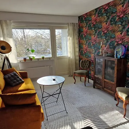 Colorful Two-room With Parking *